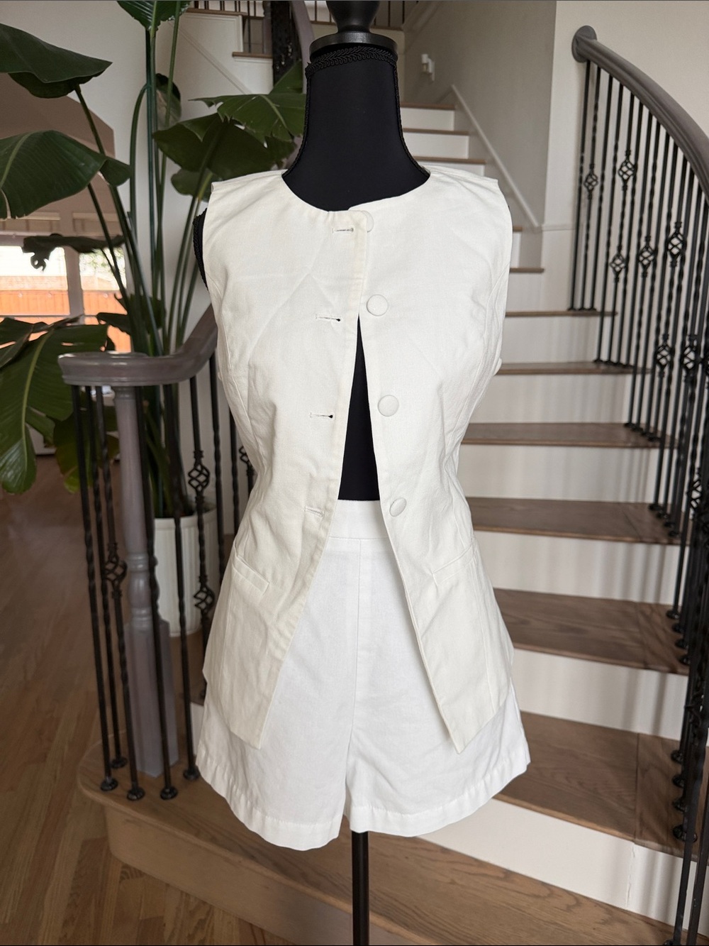 Commense Classic Women's Sleeveless Cream Button Vest Shorts SET (medium)